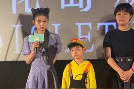 19岁张子枫穿娃娃裙变“瓷娃娃”，腰细成A4纸，小粗腿太抢镜图片