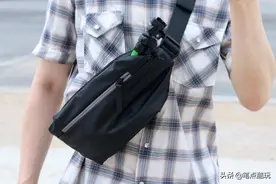 又是小米干的！全能出行胸包4层空间3种背法，还能装水壶图片