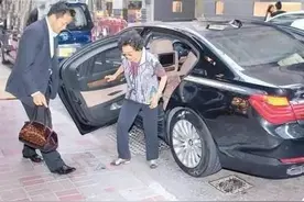 92岁老太拥有800万平方米地皮，给三个儿子1200亿，她仍是女首富图片
