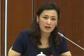 最美女校长姜虹：二十二岁任职大学老师，四十九岁成最美校长图片