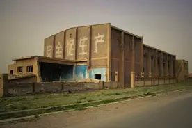 甘肃无人住的“鬼”城，成了剧组的取景点，你敢单独晚上去吗？图片