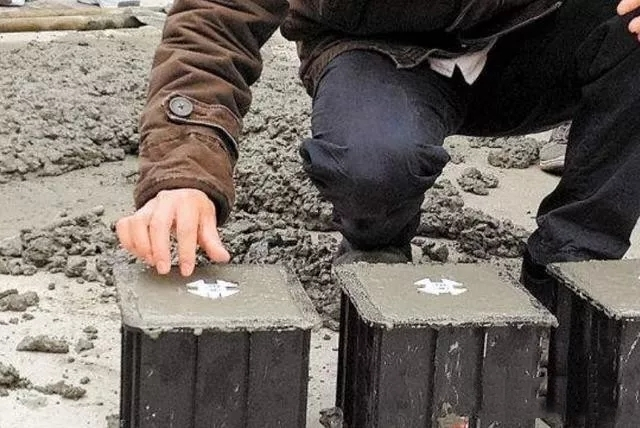 砂石原材料送检取样