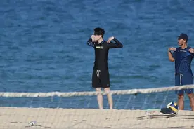 破浪的哥哥！王一博黄明昊长腿逆天 韩东君秀肌肉图片