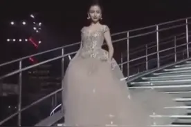 baby红毯秒杀众女星？下数米阶梯稳如定海神针，高跟鞋好吓人图片