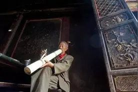 百年云南老豪宅：建房时贴了3.6斤黄金，78岁老汉独自居住图片