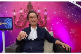 赵又廷女儿“抓周”，麦克风让爷爷“喜忧参半”，引来全场尖叫图片