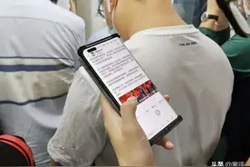 华为Mate40Pro真机被上手，摄像头太抢眼，挖孔屏更震撼图片