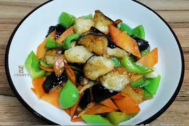 炒茄子，有人过油有人用盐杀水，大厨：教你一招，茄子美味不吸油图片