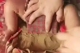 宝妈为节约纸尿裤，用沙子自制“尿裤”，网友：养不起别生图片