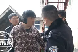 笑死人！毛贼大白天穿睡衣入室盗窃，被抓后他竟称：这是我家图片