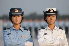 1999年惊艳全国的最美双胞胎女兵，20年过去了，现过得怎样？图片