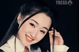 杨钰莹20年前旧照曝光，校园风穿搭五官精致清纯可人图片
