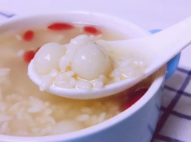 打了狂犬疫苗可以喝花胶汤吗 2026年打狂犬疫苗可以吃花胶炖鸡汤吗?