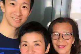 吴君如晒家人合照，15岁女儿五官精致像妈妈，侄女身材高挑抢镜图片