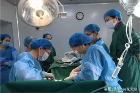 55岁阿姨取避孕环，手术几位医生齐上阵，节育环还是早点取出来吧图片
