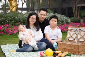 首批“随母姓”的孩子已成年，三重尴尬坦然面对，他们不后悔图片