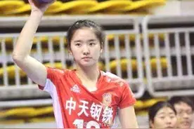 江苏女排的小型战斗机，气嘟嘟美少女，19岁颜值技术双在线图片