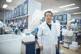 全球乙肝领域最高奖获得者李文辉：显微镜下的万顷汪洋，只为寻觅乙肝病毒受体“弱水一瓢”图片