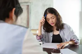 “你连我弟都养不起，有什么用？离婚吧。”一年后前妻痛哭求复婚图片