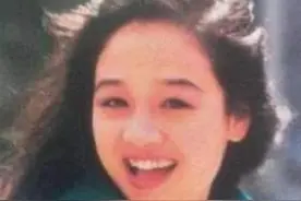 伍宇娟23岁"一脱成名"，32岁破产，45岁前任跳楼，儿子身世成谜图片