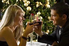 超市十几块一瓶的红酒能买吗？酿酒师说出其中“猫腻”，很真实图片