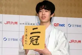 日本高中生藤井聪太夺将棋二冠升八段：创最年少纪录图片
