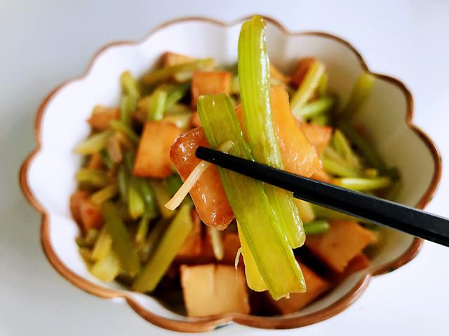 秋季多给孩子吃它，富含18种氨基酸，铁含量极高，补血养颜气色好