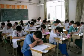 10年前，那个高考0分落榜，扬言要当首富的小男孩，现状如何图片