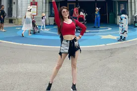优雅女人：杨丽菁，53岁年纪，身材状态似35岁，瑜伽让她冻龄图片