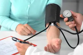 为什么在家里测血压，与医院测的血压不一样？哪个更准？图片