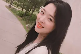 可悲！网曝雪莉父母为争夺遗产撕破脸，在巨额利益前亲情荡然无存视频封面