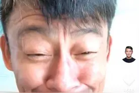54岁景岗山对着镜头狂饮酒，面红耳赤举止怪异，曾多次喝酒出糗图片