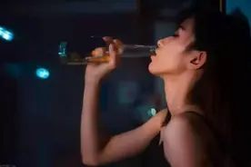 陕西女子夜遇劫财劫色，机智做法化解危机，网友：教科书式自救图片