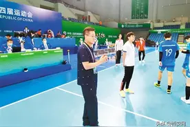 父子主教练同台竞技 上演90后与60后对决图片