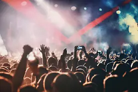 中国流量明星产业链，只知道赚钱没想到路子这么野，国家就该叫停图片