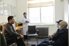 西安医学院一附院：专家深入社区开展“家庭病床”服务图片