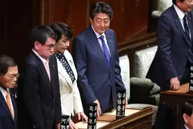 一丘之貉！女政客有安倍晋三力挺，竞争首相职位，当选也要拜鬼图片
