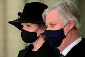 比利时王室合体活动，王后一身黑衣难掩悲伤，公主首次参加受关注图片