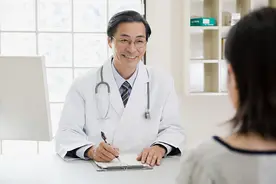 有糖尿病的人管不住嘴，总是偷着吃东西该咋办？医生：这事很正常图片