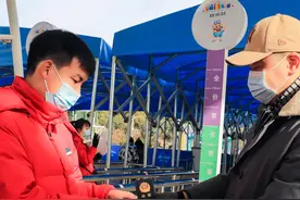 武汉欢乐谷致敬首届中国人民警察节，警察免费图片