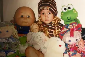 关晓彤晒童年照，看到照片网友们才知道为什么叫她“京圈格格”图片