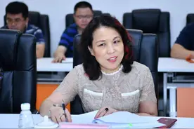 低调的巨头，站在华为苹果身后1年默默赚225亿，女老板身价530亿图片