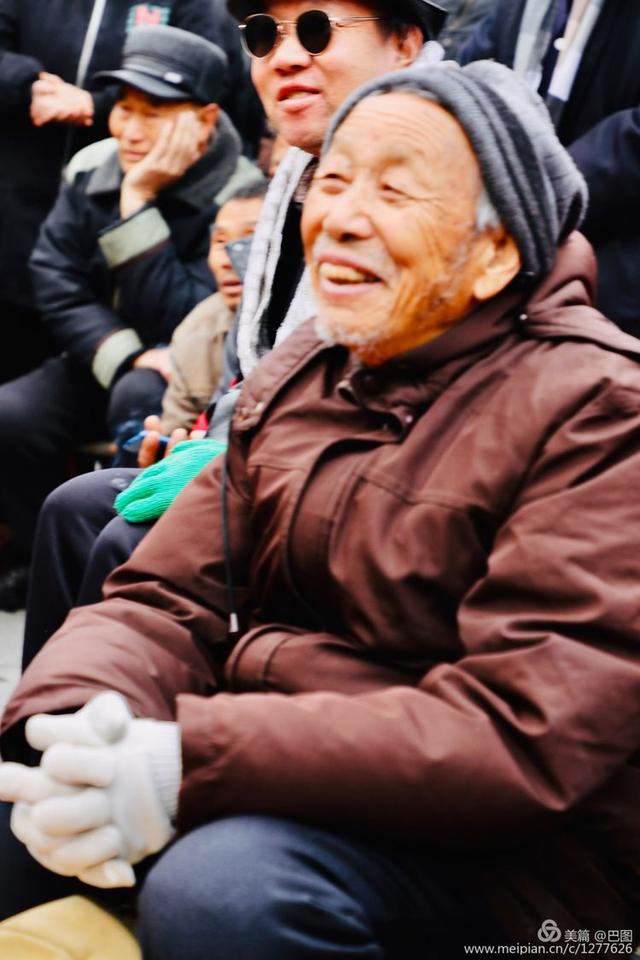 高手在民间，演出自娱自乐，洛阳周王城广场民间曲艺乐园