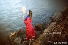 模特穿着长裙拍摄人像照片，把握这3个原则，妹子照片美出新高度图片