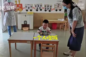 十级“孤独”！一人上课、一人吃饭……网友：一人扛下所有图片