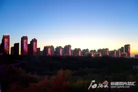 乌鲁木齐经开区（头屯河区）大小绿谷灯光秀：变幻万千诉发展图片