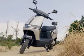 最高续航150公里，一次充电跑一周，小刀启航长征版，颜值爆表图片