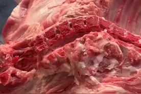 安徽一猪肉摊老板科普高热病猪肉：表面挺漂亮割一刀立即现原形图片