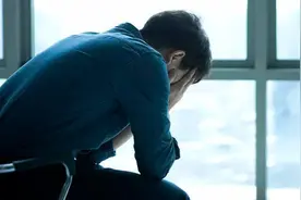 男子车祸获赔90万，前妻主动照顾3年后将其赶走，余款拿去给自己买房：我的青春谁来承担？图片