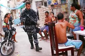 悲催的巴西：黑帮成为人们庇佑的对象，贫民活在当下幸福感却很强图片